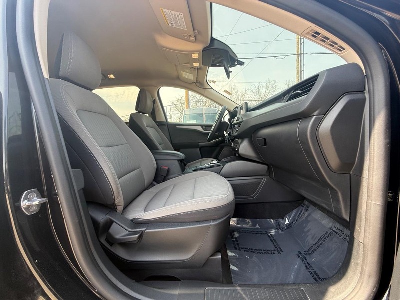 Ford Escape Vehicle Full-screen Gallery Image 10