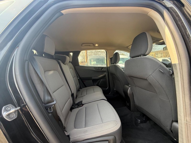 Ford Escape Vehicle Full-screen Gallery Image 11