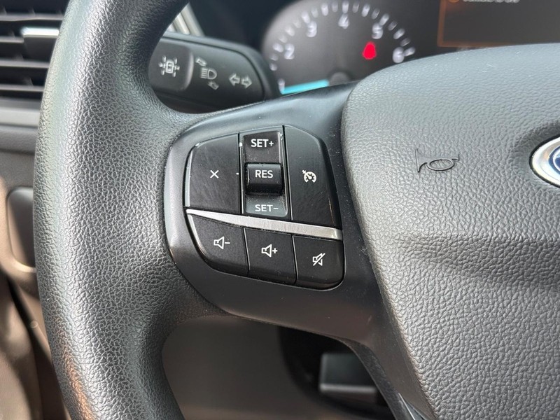 Ford Escape Vehicle Full-screen Gallery Image 14