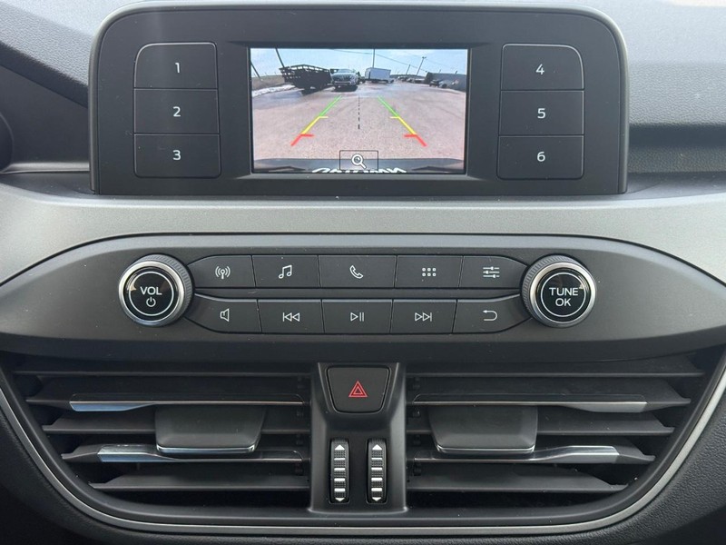 Ford Escape Vehicle Full-screen Gallery Image 17