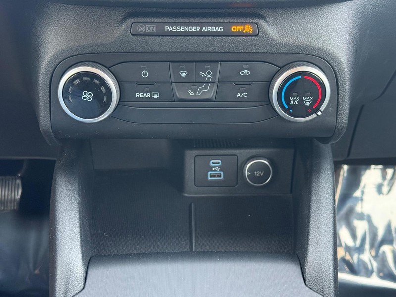 Ford Escape Vehicle Full-screen Gallery Image 18
