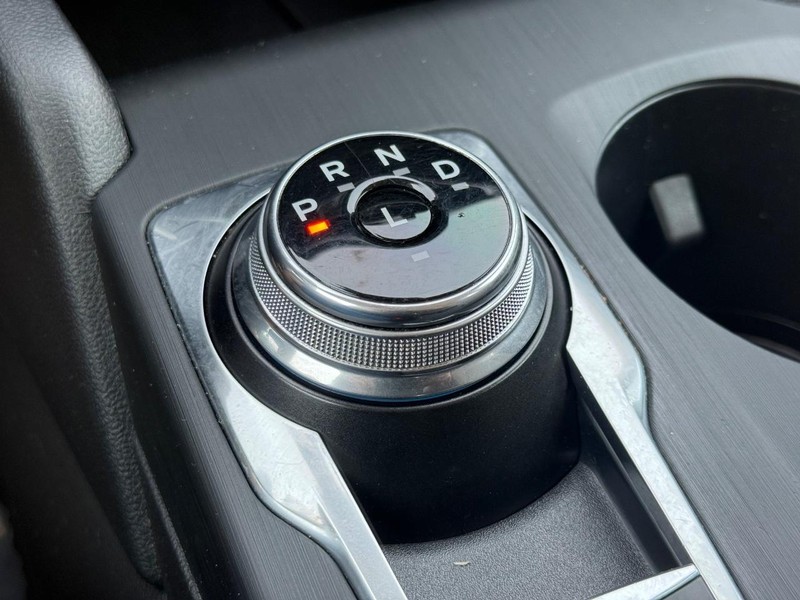 Ford Escape Vehicle Full-screen Gallery Image 19