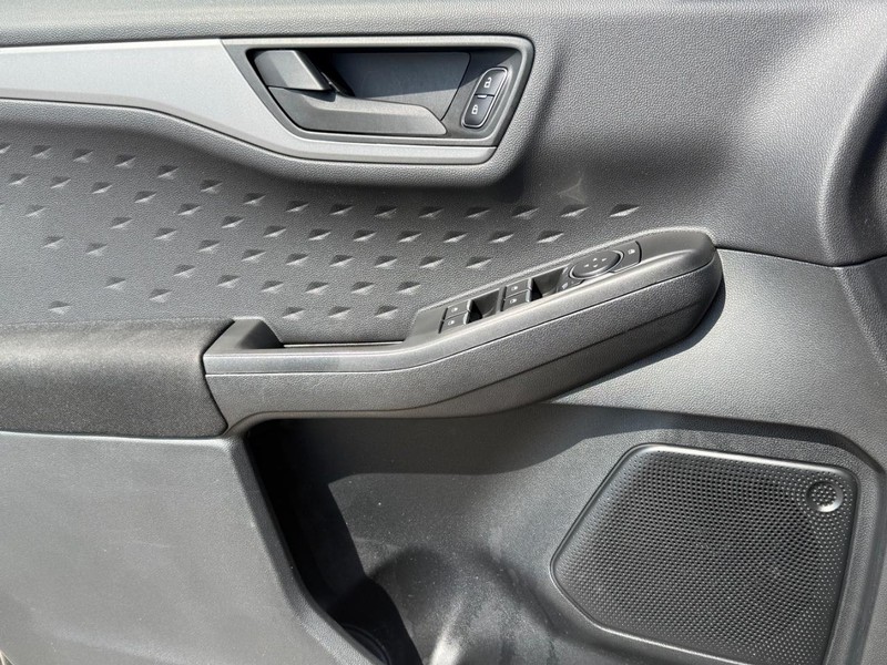 Ford Escape Vehicle Full-screen Gallery Image 23