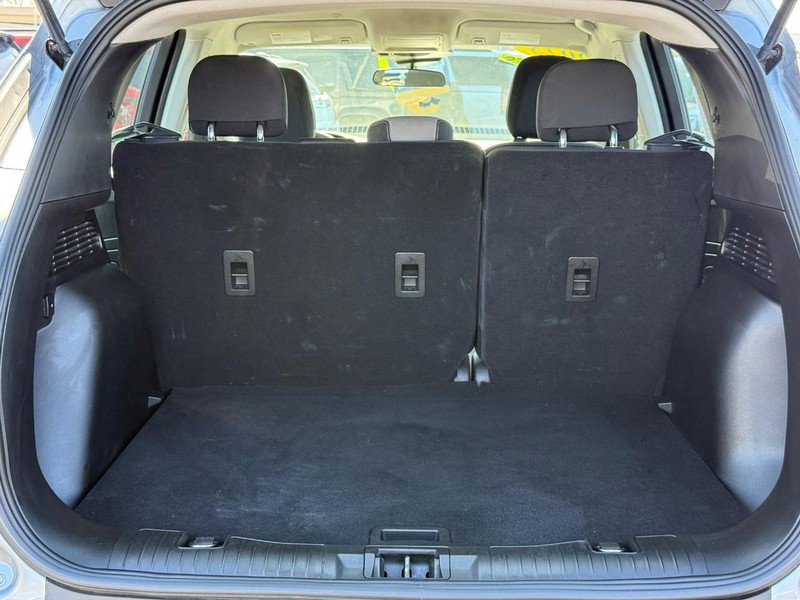 Ford Escape Vehicle Full-screen Gallery Image 06