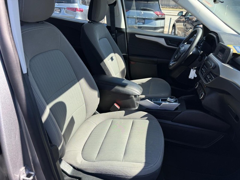 Ford Escape Vehicle Full-screen Gallery Image 07