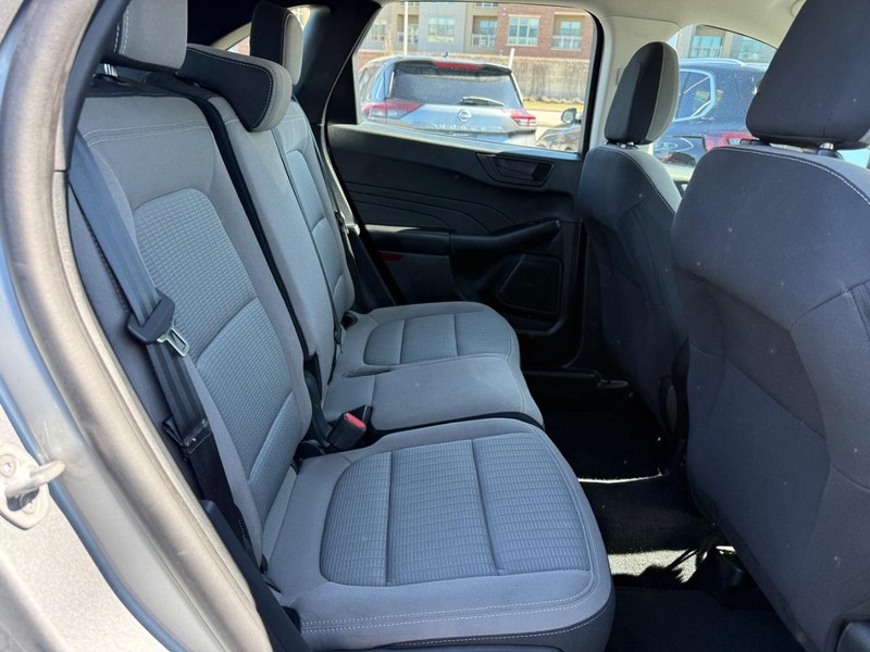 Ford Escape Vehicle Full-screen Gallery Image 08