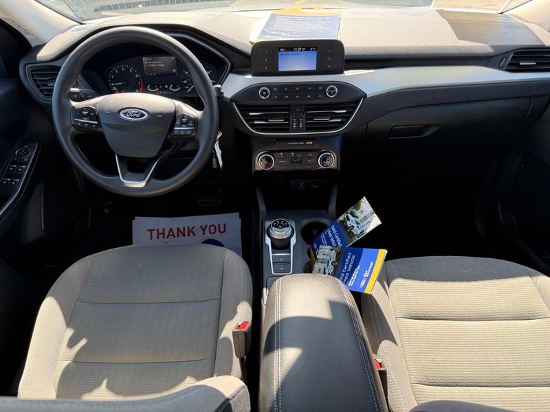 Ford Escape Vehicle Full-screen Gallery Image 09
