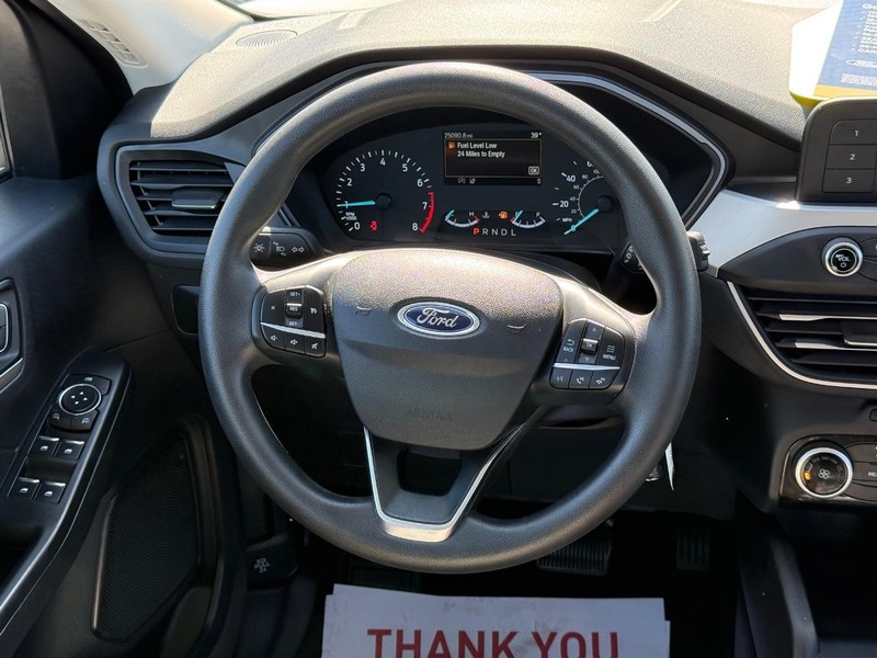 Ford Escape Vehicle Full-screen Gallery Image 10
