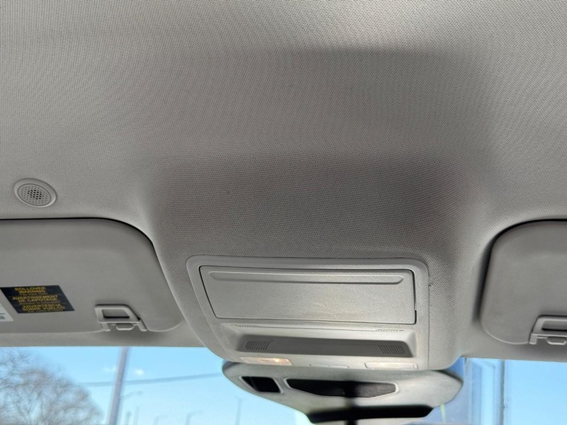 Ford Escape Vehicle Full-screen Gallery Image 11
