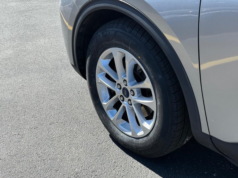 Ford Escape Vehicle Full-screen Gallery Image 12