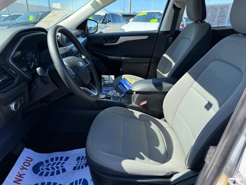 Ford Escape Vehicle Full-screen Gallery Image 13