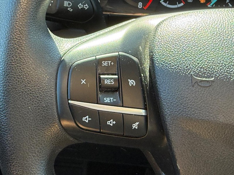 Ford Escape Vehicle Full-screen Gallery Image 15