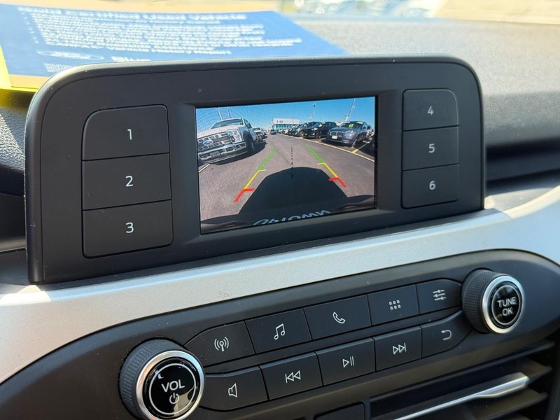 Ford Escape Vehicle Full-screen Gallery Image 18