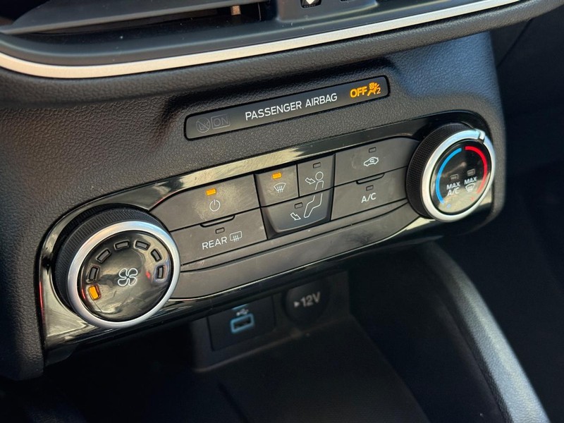 Ford Escape Vehicle Full-screen Gallery Image 19