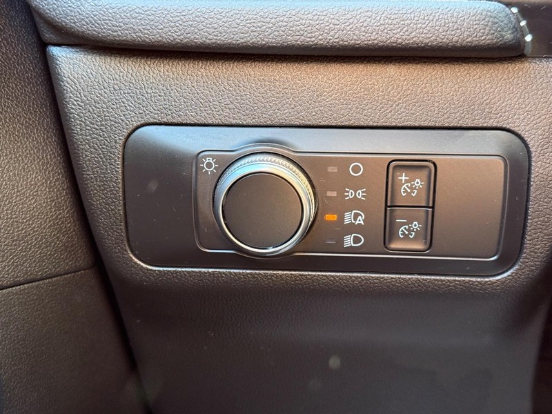 Ford Escape Vehicle Full-screen Gallery Image 21