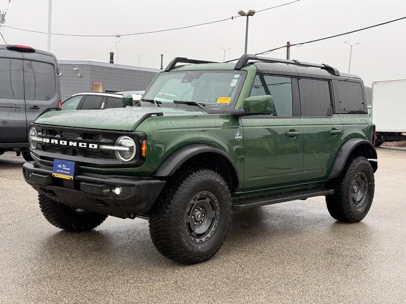 Ford Bronco Vehicle Full-screen Gallery Image 07