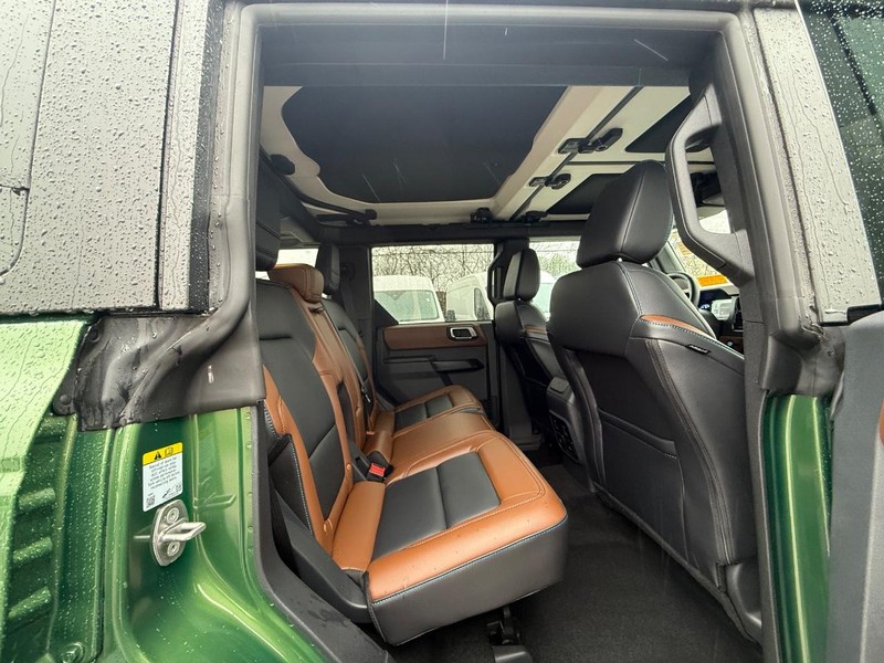 Ford Bronco Vehicle Full-screen Gallery Image 11