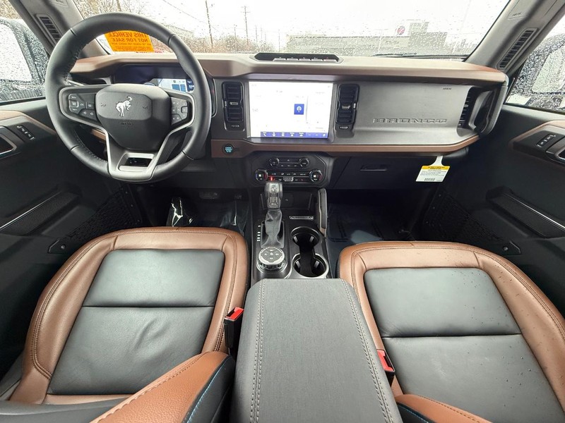 Ford Bronco Vehicle Full-screen Gallery Image 12