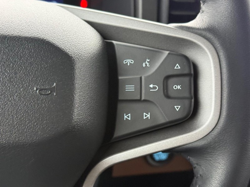 Ford Bronco Vehicle Full-screen Gallery Image 15