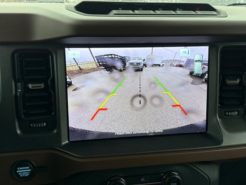 Ford Bronco Vehicle Full-screen Gallery Image 17