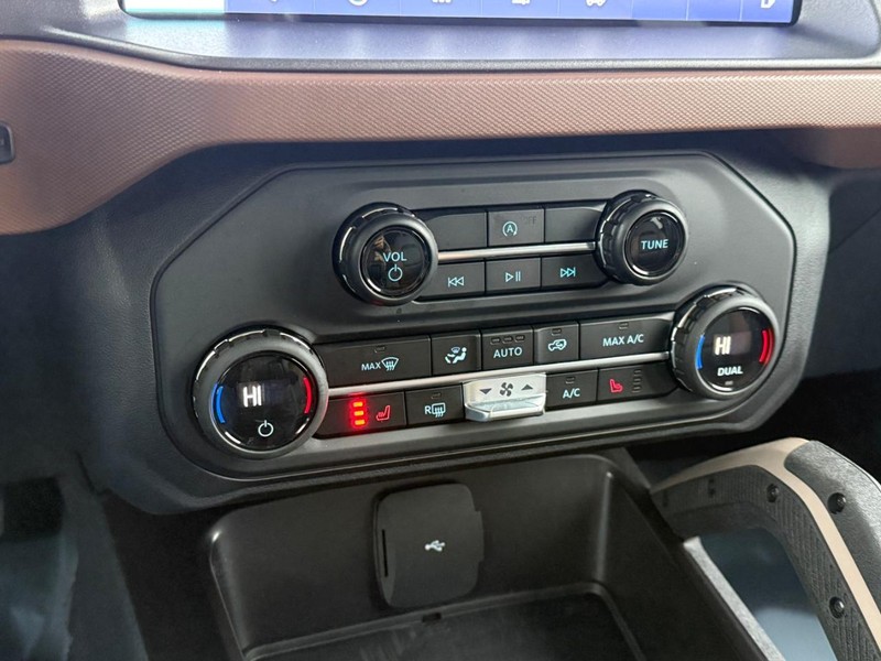 Ford Bronco Vehicle Full-screen Gallery Image 18