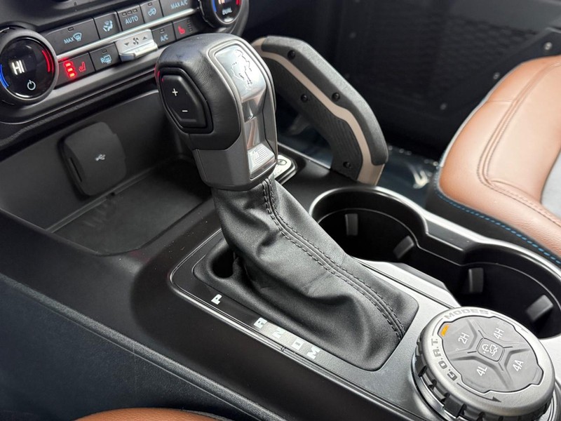 Ford Bronco Vehicle Full-screen Gallery Image 19