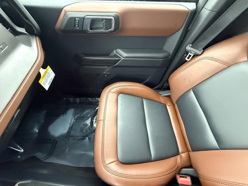 Ford Bronco Vehicle Full-screen Gallery Image 20