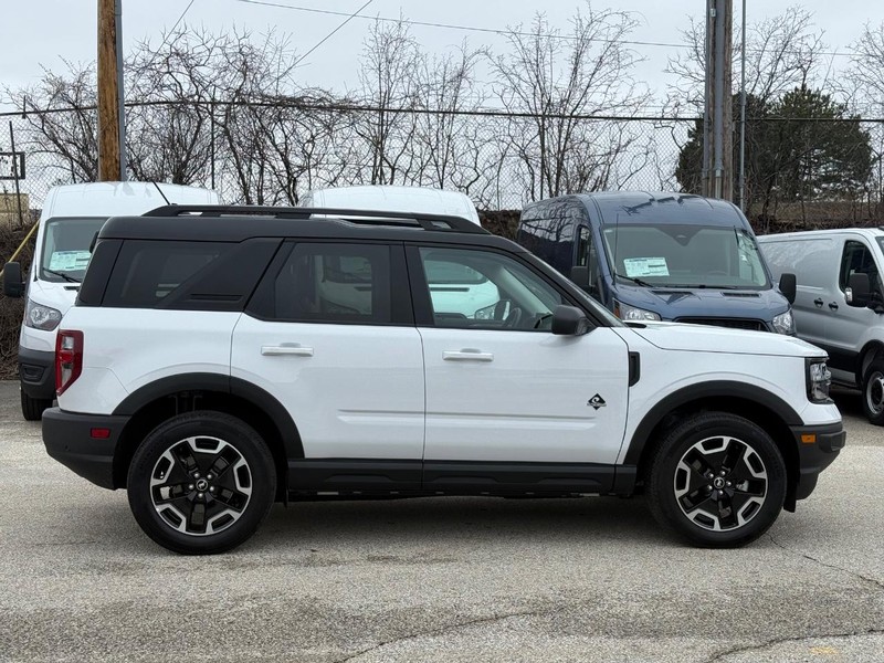 Ford Bronco Sport Vehicle Full-screen Gallery Image 02