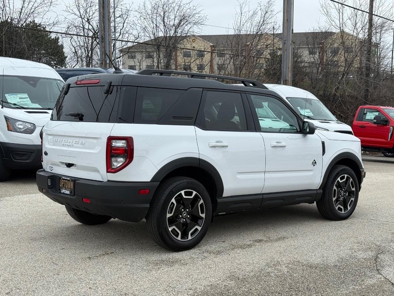 Ford Bronco Sport Vehicle Full-screen Gallery Image 03