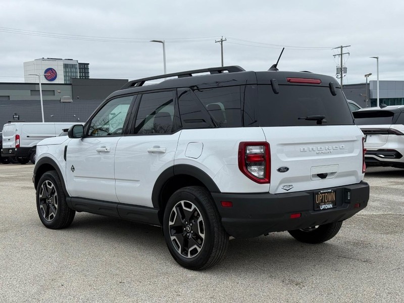 Ford Bronco Sport Vehicle Full-screen Gallery Image 06