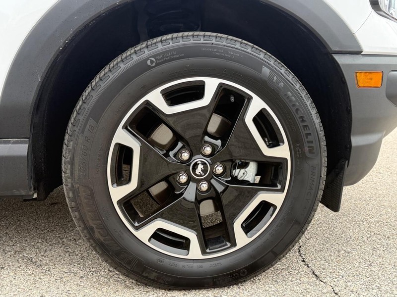 Ford Bronco Sport Vehicle Full-screen Gallery Image 09