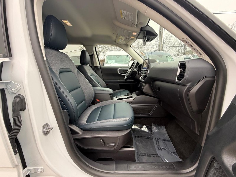 Ford Bronco Sport Vehicle Full-screen Gallery Image 10