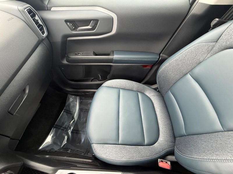 Ford Bronco Sport Vehicle Full-screen Gallery Image 20