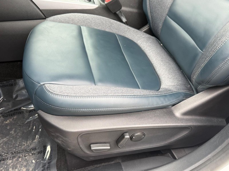 Ford Bronco Sport Vehicle Full-screen Gallery Image 24