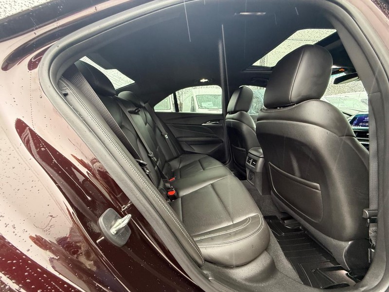 Cadillac CT4 Vehicle Full-screen Gallery Image 11