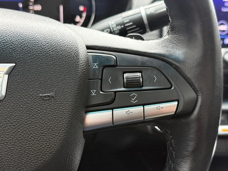 Cadillac CT4 Vehicle Full-screen Gallery Image 16