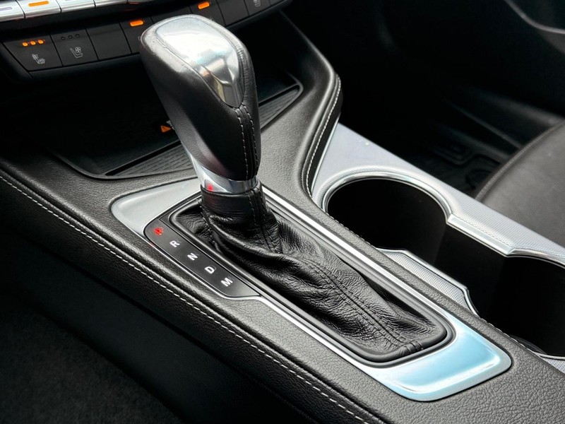 Cadillac CT4 Vehicle Full-screen Gallery Image 19