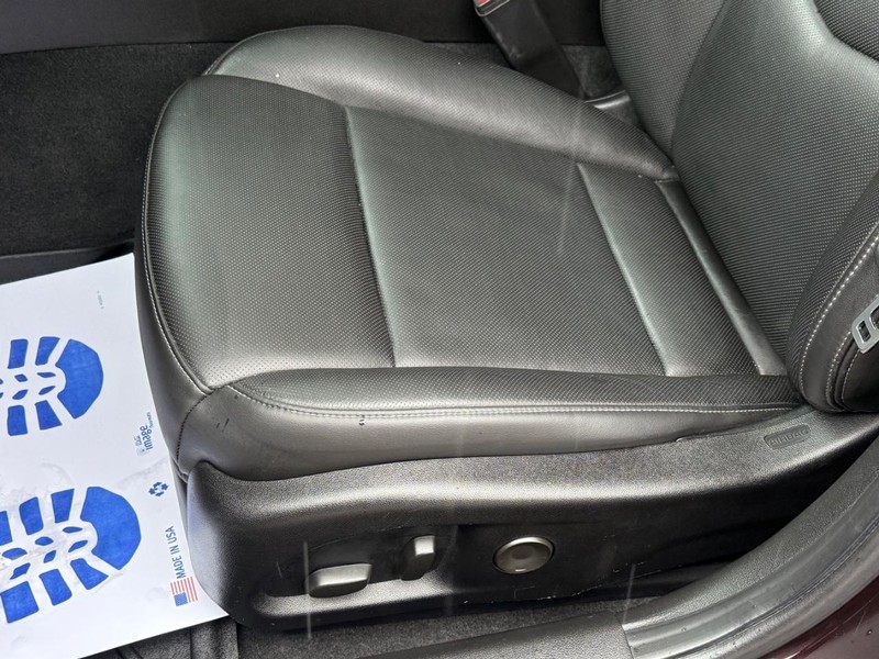 Cadillac CT4 Vehicle Full-screen Gallery Image 24