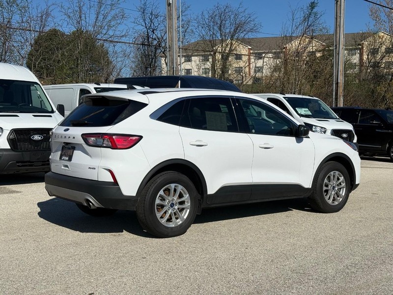 Ford Escape Vehicle Full-screen Gallery Image 03
