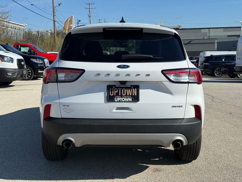 Ford Escape Vehicle Full-screen Gallery Image 04