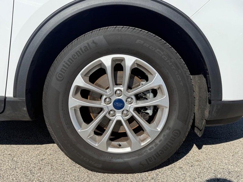 Ford Escape Vehicle Full-screen Gallery Image 09