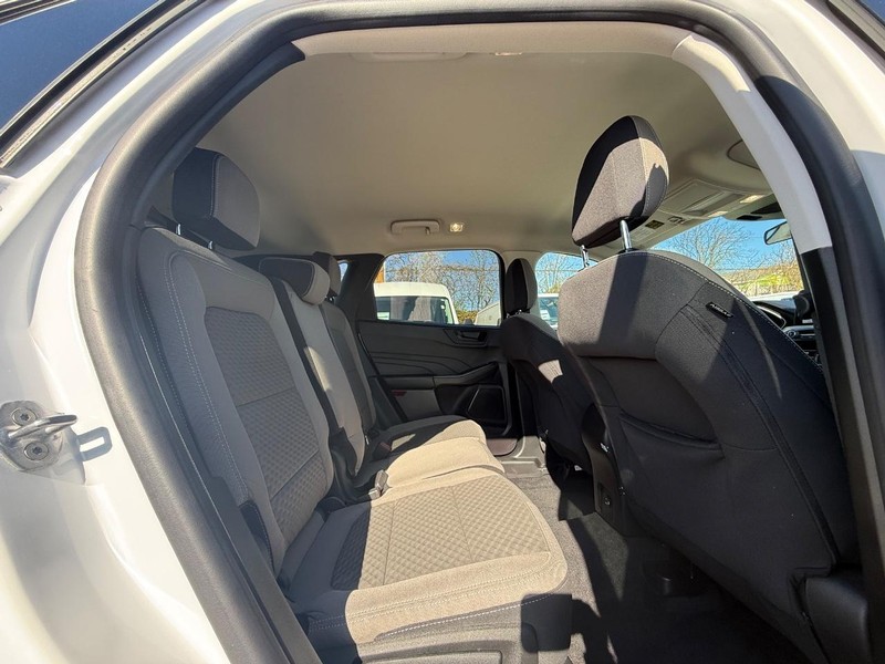 Ford Escape Vehicle Full-screen Gallery Image 11