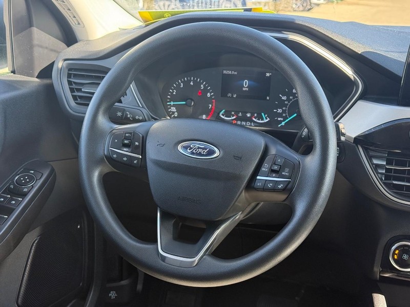 Ford Escape Vehicle Full-screen Gallery Image 13