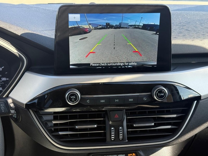 Ford Escape Vehicle Full-screen Gallery Image 17