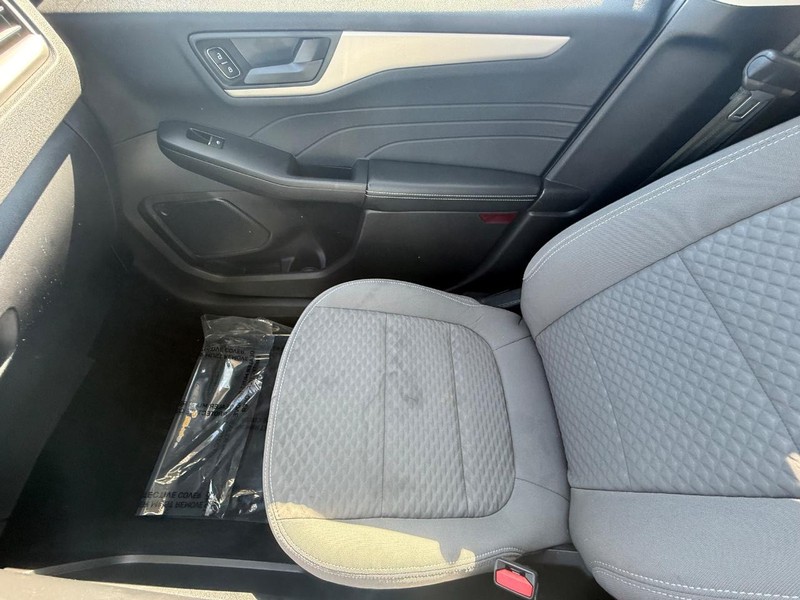 Ford Escape Vehicle Full-screen Gallery Image 20