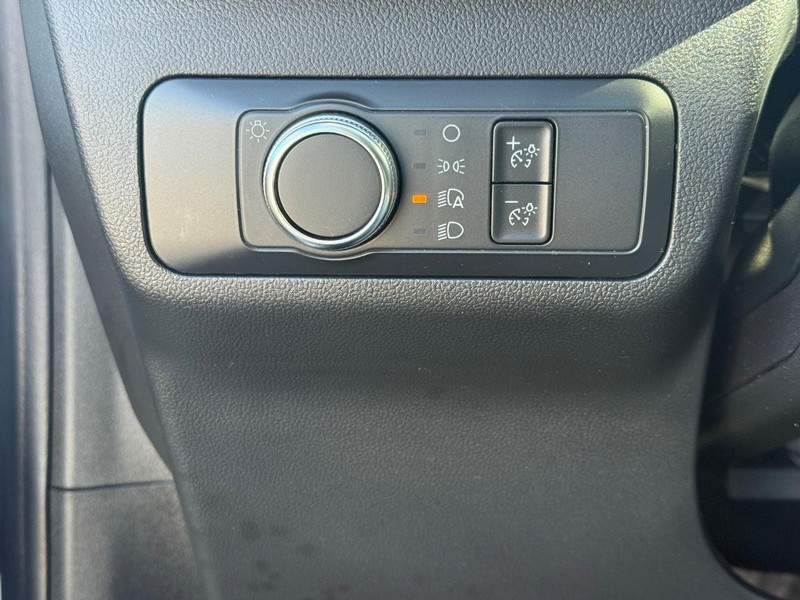 Ford Escape Vehicle Full-screen Gallery Image 22