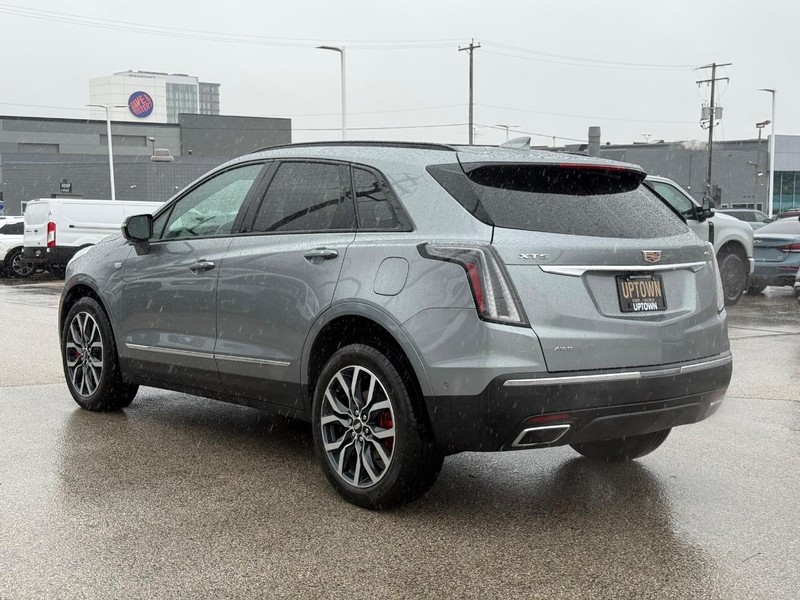 Cadillac XT5 Vehicle Full-screen Gallery Image 06