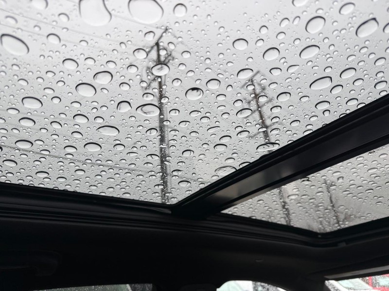 Cadillac XT5 Vehicle Full-screen Gallery Image 12