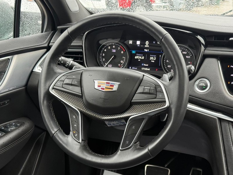 Cadillac XT5 Vehicle Full-screen Gallery Image 14