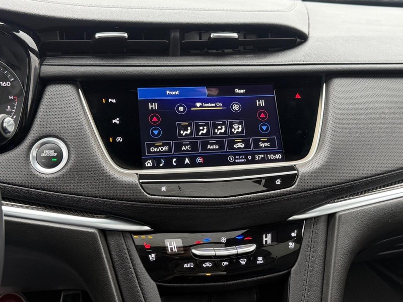 Cadillac XT5 Vehicle Full-screen Gallery Image 17